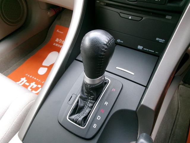 アコードツアラー ２４ＴＬ　テイン車高調　純正ＨＤＤナビ　バックカメラ　スマートキー２個　ＥＴＣ　ＨＩＤ　社外１８ＡＷ　ユーザー買取（15枚目）
