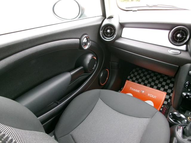 MINI クーパー クラブマン 1年保証付 禁煙車 ポータブルナビ デジタルルームミラー型ドラレコ キーレス2個 HID ETC ユーザー買取(21枚目)
