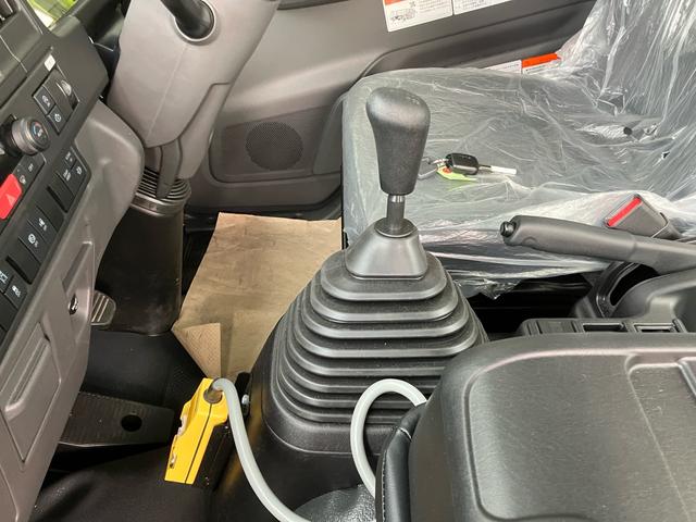 フォワード アームロール/新明和CCA44-31N/積載量3750kg/ディーゼル/6速MT/リモコン/DPF/後輪ダブル/オートクルーズ/車線逸脱警報/キーレス/デフロック/オートエアコン(19枚目)