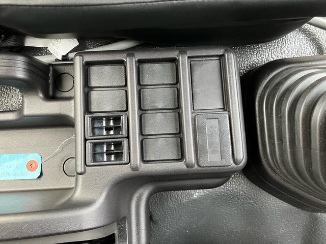 フォワード アームロール/新明和CCA44-31N/積載量3750kg/ディーゼル/6速MT/リモコン/DPF/後輪ダブル/オートクルーズ/車線逸脱警報/キーレス/デフロック/オートエアコン(38枚目)