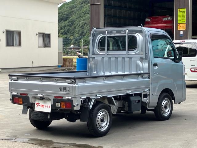 ハイゼットトラック スタンダード　ＬＥＤヘッドランプ／純正フロアマット／純正ドアバイザー／ゲートプロテクター／ガードフレームプロテクター／マニュアル５速／三方開（6枚目）