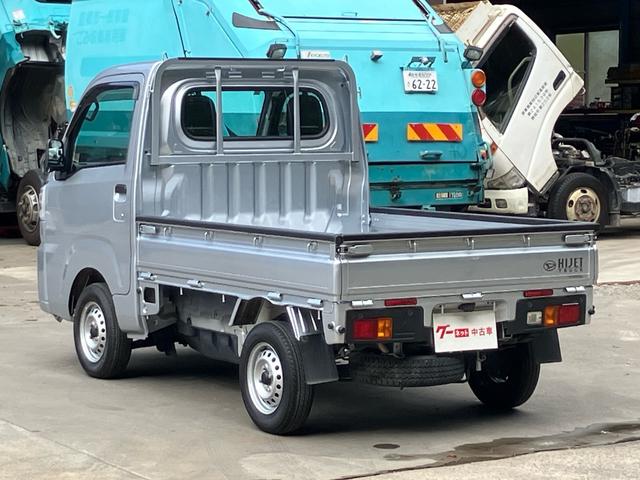 ハイゼットトラック スタンダード　ＬＥＤヘッドランプ／純正フロアマット／純正ドアバイザー／ゲートプロテクター／ガードフレームプロテクター／マニュアル５速／三方開（8枚目）