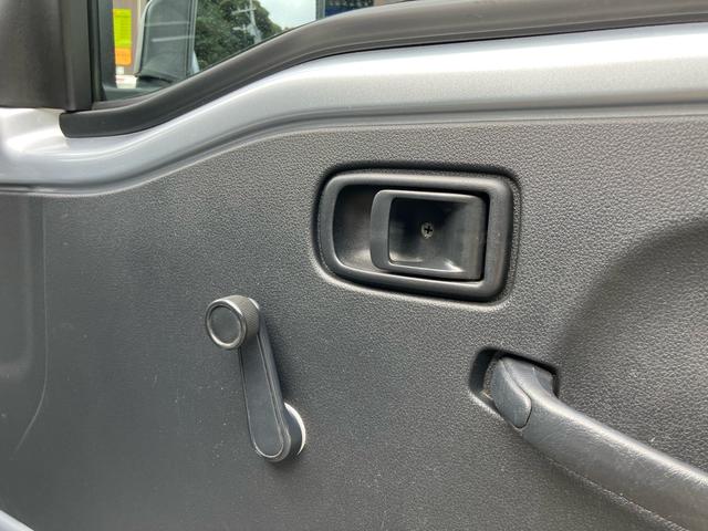 ハイゼットトラック スタンダード　ＬＥＤヘッドランプ／純正フロアマット／純正ドアバイザー／ゲートプロテクター／ガードフレームプロテクター／マニュアル５速／三方開（9枚目）