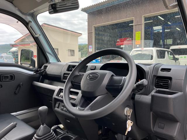 ハイゼットトラック スタンダード　ＬＥＤヘッドランプ／純正フロアマット／純正ドアバイザー／ゲートプロテクター／ガードフレームプロテクター／マニュアル５速／三方開（12枚目）