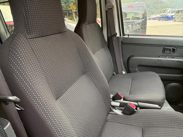 ハイゼットカーゴ ＤＸ　ナビ／フルセグ／ＣＤ・ＤＶＤ再生／Ｂｌｕｅｔｏｏｔｈ／ＥＴＣ／キーレスエントリー／オートマ４速／両側スライドドア／アイドリングストップ／車検整備付き（4枚目）