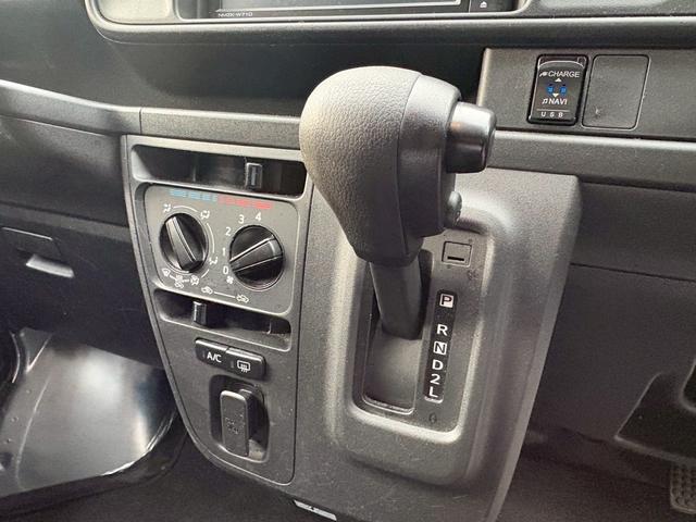 ハイゼットカーゴ ＤＸ　ナビ／フルセグ／ＣＤ・ＤＶＤ再生／Ｂｌｕｅｔｏｏｔｈ／ＥＴＣ／キーレスエントリー／オートマ４速／両側スライドドア／アイドリングストップ／車検整備付き（18枚目）