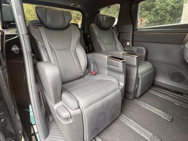 アルファード Ｚ　トヨタセーフティセンス／両側パワースライドドア／パワーバックドア／パノラミックビューモニター／ナビ／フルセグ／ＥＴＣ／デジタルインナーミラー／オットマン（14枚目）