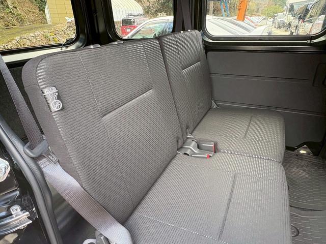 ハイゼットカーゴ クルーズ　両側スライドドア／キーレスエントリー／アイドリングストップ／ＣＤ再生／マニュアル５速／衝突被害軽減ブレーキ／レーンキープアシスト／オートマチックハイビーム／クリアランスソナー（8枚目）