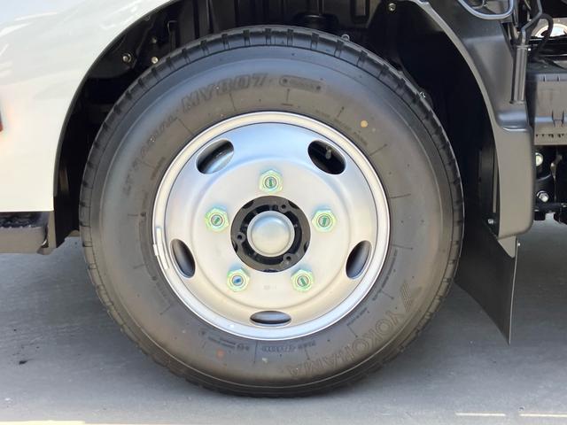 デュトロ 全低床強化ダンプ　ステアリングスイッチ／全低床スーパー横綱ダンプ３ｔ／ＬＥＤオートヘッドライト／後輪ダブル／レーンアシスト／自動パーキングブレーキ／衝突被害軽減ブレーキ（29枚目）