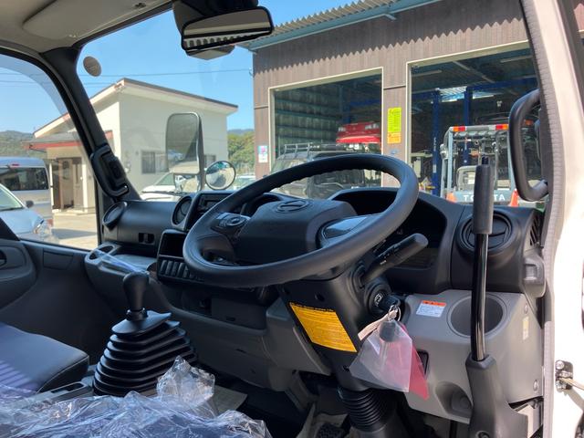 デュトロ 全低床強化ダンプ　ステアリングスイッチ／全低床スーパー横綱ダンプ３ｔ／ＬＥＤオートヘッドライト／後輪ダブル／レーンアシスト／自動パーキングブレーキ／衝突被害軽減ブレーキ（10枚目）