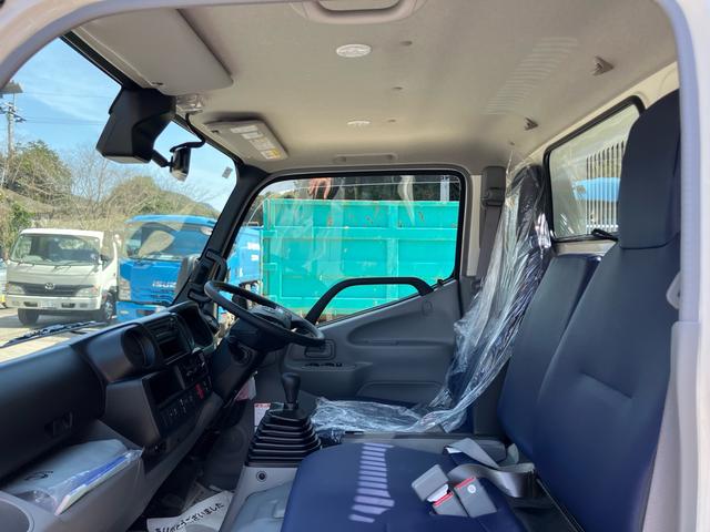 デュトロ 全低床強化ダンプ　ステアリングスイッチ／全低床スーパー横綱ダンプ３ｔ／ＬＥＤオートヘッドライト／後輪ダブル／レーンアシスト／自動パーキングブレーキ／衝突被害軽減ブレーキ（25枚目）