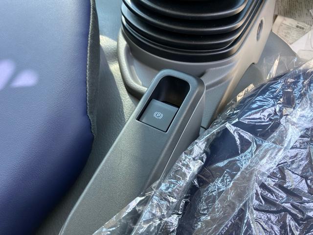 デュトロ 全低床強化ダンプ　ステアリングスイッチ／全低床スーパー横綱ダンプ３ｔ／ＬＥＤオートヘッドライト／後輪ダブル／レーンアシスト／自動パーキングブレーキ／衝突被害軽減ブレーキ（21枚目）