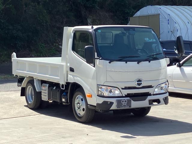 デュトロ 全低床強化ダンプ　ステアリングスイッチ／全低床スーパー横綱ダンプ３ｔ／ＬＥＤオートヘッドライト／後輪ダブル／レーンアシスト／自動パーキングブレーキ／衝突被害軽減ブレーキ（3枚目）