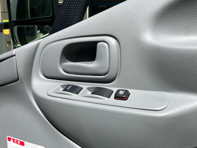 デュトロ 全低床強化ダンプ　ステアリングスイッチ／全低床スーパー横綱ダンプ３ｔ／ＬＥＤオートヘッドライト／後輪ダブル／レーンアシスト／自動パーキングブレーキ／衝突被害軽減ブレーキ（7枚目）