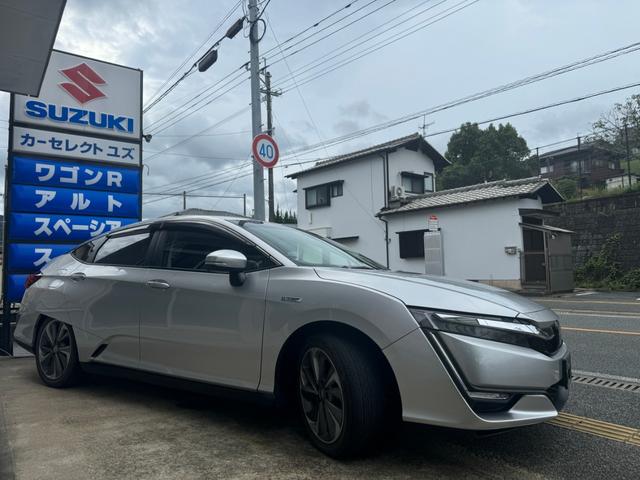 クラリティＰＨＥＶ ＥＸ　メーター交換歴有の為走行距離不明扱い　ＨＯＮＤＡセンシング　ＰＨＥＶ　ＬＥＤヘッドライト　本革シート　シートヒーター　ＥＴＣ　純正１８ＡＷ　純正ナビＴＶ　Ｂカメラ　純正充電ケーブル欠（4枚目）