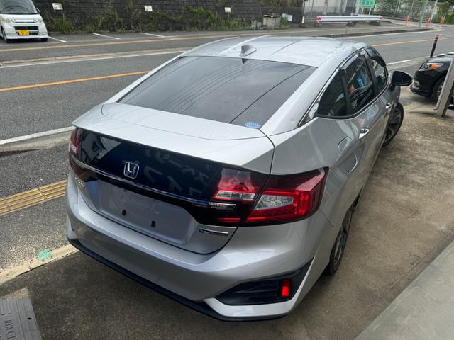 クラリティＰＨＥＶ ＥＸ　メーター交換歴有の為走行距離不明扱い　ＨＯＮＤＡセンシング　ＰＨＥＶ　ＬＥＤヘッドライト　本革シート　シートヒーター　ＥＴＣ　純正１８ＡＷ　純正ナビＴＶ　Ｂカメラ　純正充電ケーブル欠（7枚目）