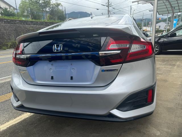 クラリティＰＨＥＶ ＥＸ　メーター交換歴有の為走行距離不明扱い　ＨＯＮＤＡセンシング　ＰＨＥＶ　ＬＥＤヘッドライト　本革シート　シートヒーター　ＥＴＣ　純正１８ＡＷ　純正ナビＴＶ　Ｂカメラ　純正充電ケーブル欠（8枚目）