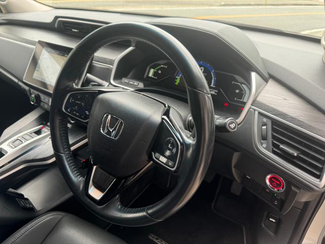 クラリティＰＨＥＶ ＥＸ　メーター交換歴有の為走行距離不明扱い　ＨＯＮＤＡセンシング　ＰＨＥＶ　ＬＥＤヘッドライト　本革シート　シートヒーター　ＥＴＣ　純正１８ＡＷ　純正ナビＴＶ　Ｂカメラ　純正充電ケーブル欠（12枚目）