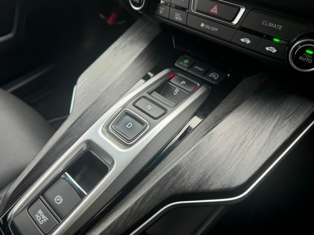 クラリティＰＨＥＶ ＥＸ　メーター交換歴有の為走行距離不明扱い　ＨＯＮＤＡセンシング　ＰＨＥＶ　ＬＥＤヘッドライト　本革シート　シートヒーター　ＥＴＣ　純正１８ＡＷ　純正ナビＴＶ　Ｂカメラ　純正充電ケーブル欠（16枚目）