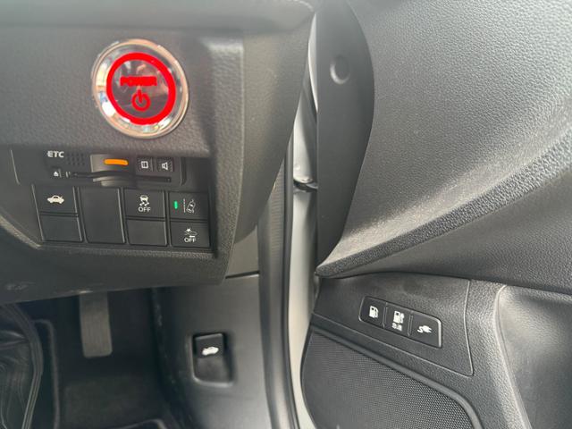 クラリティＰＨＥＶ ＥＸ　メーター交換歴有の為走行距離不明扱い　ＨＯＮＤＡセンシング　ＰＨＥＶ　ＬＥＤヘッドライト　本革シート　シートヒーター　ＥＴＣ　純正１８ＡＷ　純正ナビＴＶ　Ｂカメラ　純正充電ケーブル欠（17枚目）