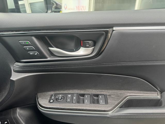 クラリティＰＨＥＶ ＥＸ　メーター交換歴有の為走行距離不明扱い　ＨＯＮＤＡセンシング　ＰＨＥＶ　ＬＥＤヘッドライト　本革シート　シートヒーター　ＥＴＣ　純正１８ＡＷ　純正ナビＴＶ　Ｂカメラ　純正充電ケーブル欠（18枚目）