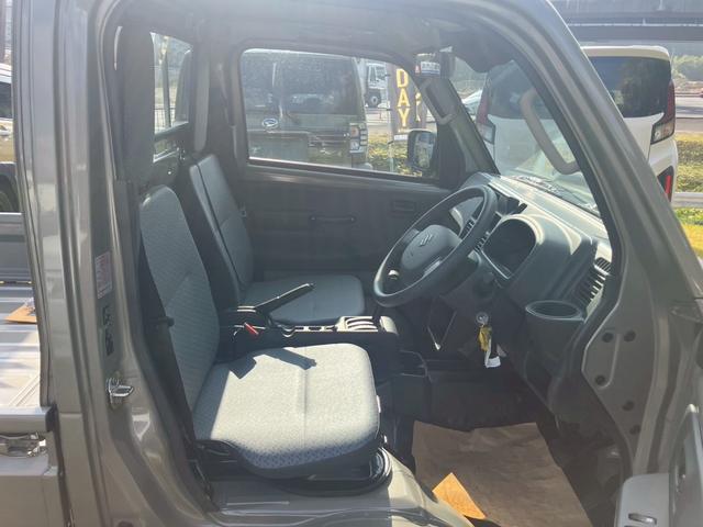 キャリイトラック ＫＣエアコン・パワステ　安全ボディ　パワーウィンドー　助手席エアバック　ＡＣ　運転席エアバック　パートタイム４ＷＤ　パワステ　横滑防止　ＡＢＳ　盗難防止システム（4枚目）