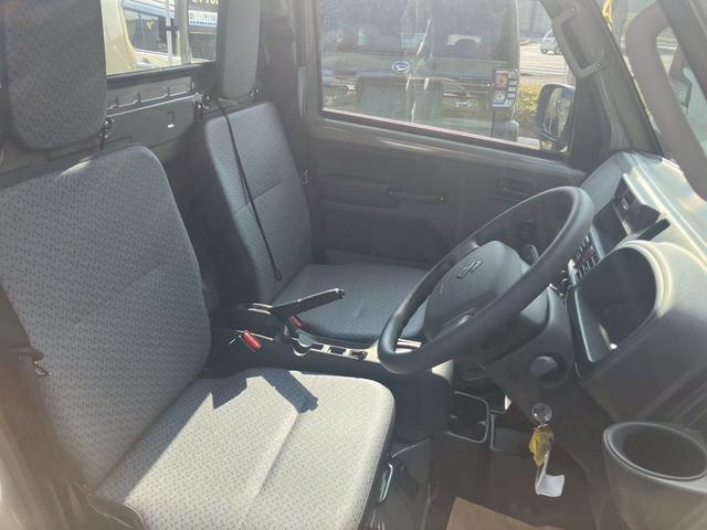 キャリイトラック ＫＣエアコン・パワステ　安全ボディ　パワーウィンドー　助手席エアバック　ＡＣ　運転席エアバック　パートタイム４ＷＤ　パワステ　横滑防止　ＡＢＳ　盗難防止システム（6枚目）