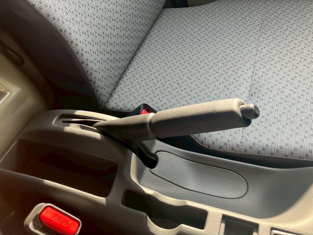 キャリイトラック ＫＣエアコン・パワステ　安全ボディ　パワーウィンドー　助手席エアバック　ＡＣ　運転席エアバック　パートタイム４ＷＤ　パワステ　横滑防止　ＡＢＳ　盗難防止システム（11枚目）