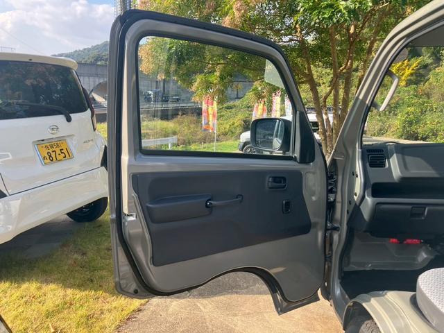 キャリイトラック ＫＣエアコン・パワステ　安全ボディ　パワーウィンドー　助手席エアバック　ＡＣ　運転席エアバック　パートタイム４ＷＤ　パワステ　横滑防止　ＡＢＳ　盗難防止システム（17枚目）