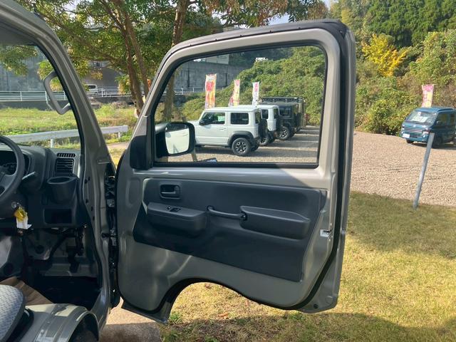 キャリイトラック ＫＣエアコン・パワステ　安全ボディ　パワーウィンドー　助手席エアバック　ＡＣ　運転席エアバック　パートタイム４ＷＤ　パワステ　横滑防止　ＡＢＳ　盗難防止システム（18枚目）