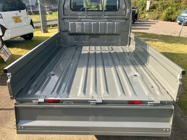 キャリイトラック ＫＣエアコン・パワステ　安全ボディ　パワーウィンドー　助手席エアバック　ＡＣ　運転席エアバック　パートタイム４ＷＤ　パワステ　横滑防止　ＡＢＳ　盗難防止システム（27枚目）