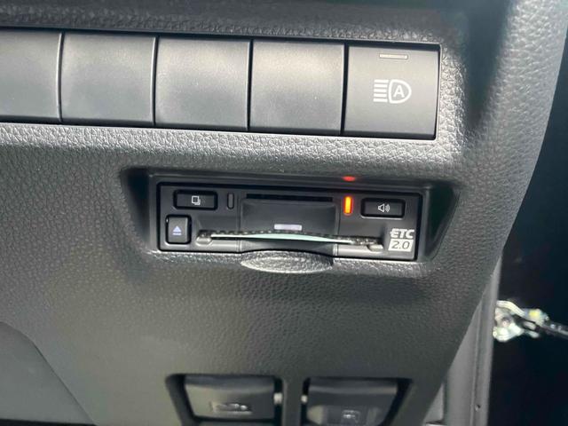 RAV4 X 4WD バックカメラ クリアランスソナー オートクルーズコントロール レーンアシスト 衝突被害軽減システム オートマチックハイビーム オートライト LEDヘッドランプ アルミホイール スマートキー(7枚目)