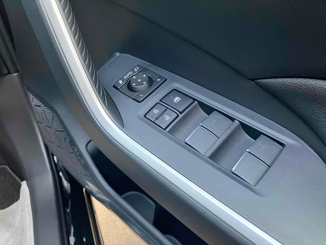 RAV4 X 4WD バックカメラ クリアランスソナー オートクルーズコントロール レーンアシスト 衝突被害軽減システム オートマチックハイビーム オートライト LEDヘッドランプ アルミホイール スマートキー(11枚目)