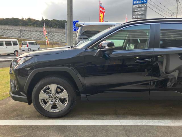 RAV4 X 4WD バックカメラ クリアランスソナー オートクルーズコントロール レーンアシスト 衝突被害軽減システム オートマチックハイビーム オートライト LEDヘッドランプ アルミホイール スマートキー(23枚目)