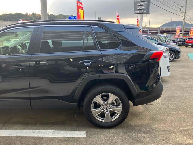 RAV4 X 4WD バックカメラ クリアランスソナー オートクルーズコントロール レーンアシスト 衝突被害軽減システム オートマチックハイビーム オートライト LEDヘッドランプ アルミホイール スマートキー(24枚目)