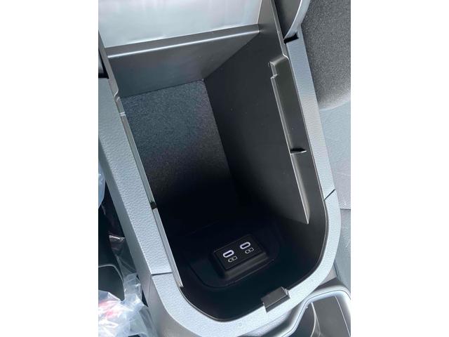 RAV4 X 4WD バックカメラ クリアランスソナー オートクルーズコントロール レーンアシスト 衝突被害軽減システム オートマチックハイビーム オートライト LEDヘッドランプ アルミホイール スマートキー(26枚目)