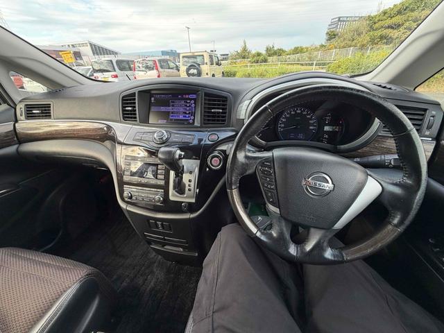 エルグランド ２５０ハイウェイスターアーバンクロム　ドライブレコーダー　ＥＴＣ　全周囲カメラ　ナビ　クリアランスソナー　両側電動スライドドア　オートライト　ＨＩＤ　スマートキー　電動格納ミラー　３列シート　ＣＶＴ　アルミホイール（2枚目）