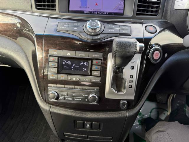 エルグランド ２５０ハイウェイスターアーバンクロム　ドライブレコーダー　ＥＴＣ　全周囲カメラ　ナビ　クリアランスソナー　両側電動スライドドア　オートライト　ＨＩＤ　スマートキー　電動格納ミラー　３列シート　ＣＶＴ　アルミホイール（4枚目）