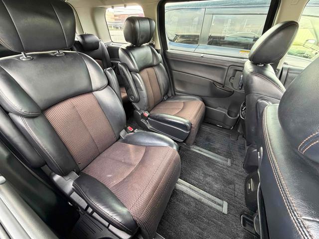 エルグランド ２５０ハイウェイスターアーバンクロム　ドライブレコーダー　ＥＴＣ　全周囲カメラ　ナビ　クリアランスソナー　両側電動スライドドア　オートライト　ＨＩＤ　スマートキー　電動格納ミラー　３列シート　ＣＶＴ　アルミホイール（10枚目）