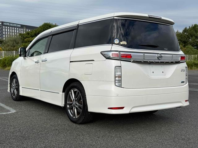 エルグランド ２５０ハイウェイスターアーバンクロム　ドライブレコーダー　ＥＴＣ　全周囲カメラ　ナビ　クリアランスソナー　両側電動スライドドア　オートライト　ＨＩＤ　スマートキー　電動格納ミラー　３列シート　ＣＶＴ　アルミホイール（15枚目）