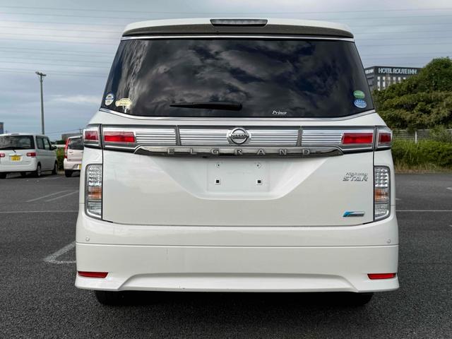 エルグランド ２５０ハイウェイスターアーバンクロム　ドライブレコーダー　ＥＴＣ　全周囲カメラ　ナビ　クリアランスソナー　両側電動スライドドア　オートライト　ＨＩＤ　スマートキー　電動格納ミラー　３列シート　ＣＶＴ　アルミホイール（16枚目）