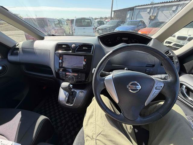 セレナ ライダーブラックラインＳ－ＨＶアドバンスドセーフティ　ＥＴＣ　ナビ　オートクルーズコントロール　レーンアシスト　衝突被害軽減システム　両側電動スライドドア　ＬＥＤヘッドランプ　スマートキー　アイドリングストップ　電動格納ミラー　３列シート　ＣＶＴ（2枚目）