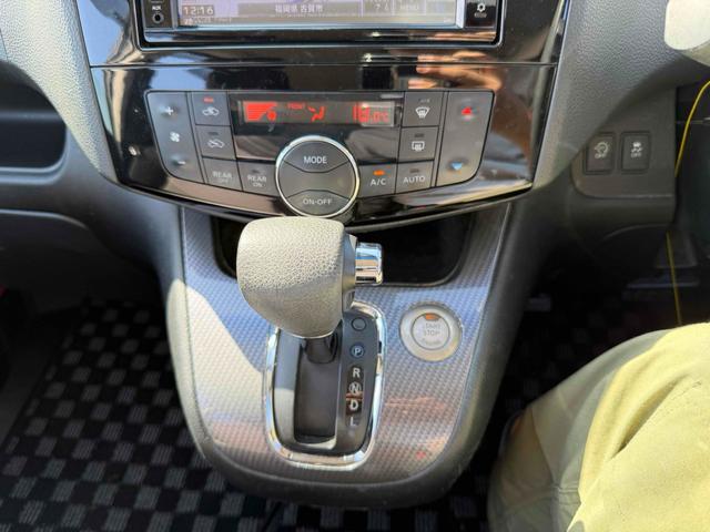 セレナ ライダーブラックラインＳ－ＨＶアドバンスドセーフティ　ＥＴＣ　ナビ　オートクルーズコントロール　レーンアシスト　衝突被害軽減システム　両側電動スライドドア　ＬＥＤヘッドランプ　スマートキー　アイドリングストップ　電動格納ミラー　３列シート　ＣＶＴ（5枚目）