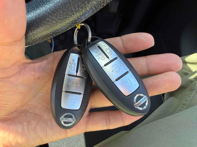 セレナ ライダーブラックラインＳ－ＨＶアドバンスドセーフティ　ＥＴＣ　ナビ　オートクルーズコントロール　レーンアシスト　衝突被害軽減システム　両側電動スライドドア　ＬＥＤヘッドランプ　スマートキー　アイドリングストップ　電動格納ミラー　３列シート　ＣＶＴ（10枚目）