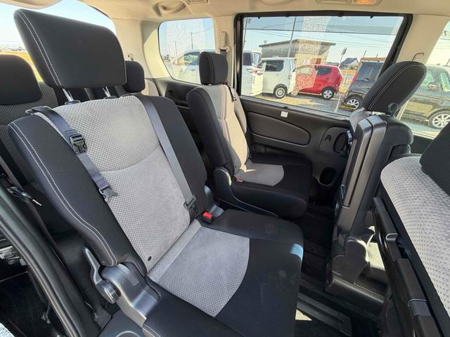 セレナ ライダーブラックラインＳ－ＨＶアドバンスドセーフティ　ＥＴＣ　ナビ　オートクルーズコントロール　レーンアシスト　衝突被害軽減システム　両側電動スライドドア　ＬＥＤヘッドランプ　スマートキー　アイドリングストップ　電動格納ミラー　３列シート　ＣＶＴ（12枚目）