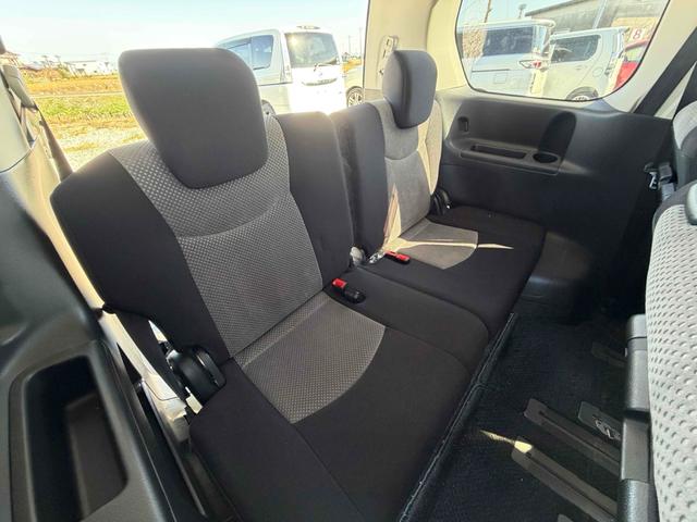 セレナ ライダーブラックラインＳ－ＨＶアドバンスドセーフティ　ＥＴＣ　ナビ　オートクルーズコントロール　レーンアシスト　衝突被害軽減システム　両側電動スライドドア　ＬＥＤヘッドランプ　スマートキー　アイドリングストップ　電動格納ミラー　３列シート　ＣＶＴ（13枚目）