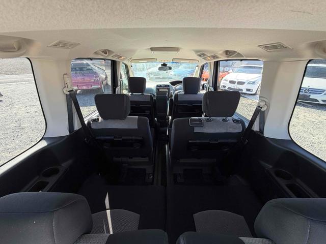 セレナ ライダーブラックラインＳ－ＨＶアドバンスドセーフティ　ＥＴＣ　ナビ　オートクルーズコントロール　レーンアシスト　衝突被害軽減システム　両側電動スライドドア　ＬＥＤヘッドランプ　スマートキー　アイドリングストップ　電動格納ミラー　３列シート　ＣＶＴ（14枚目）