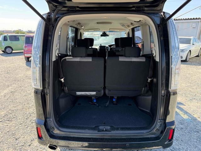 セレナ ライダーブラックラインＳ－ＨＶアドバンスドセーフティ　ＥＴＣ　ナビ　オートクルーズコントロール　レーンアシスト　衝突被害軽減システム　両側電動スライドドア　ＬＥＤヘッドランプ　スマートキー　アイドリングストップ　電動格納ミラー　３列シート　ＣＶＴ（15枚目）