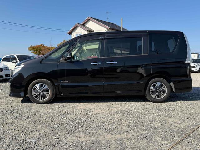 セレナ ライダーブラックラインＳ－ＨＶアドバンスドセーフティ　ＥＴＣ　ナビ　オートクルーズコントロール　レーンアシスト　衝突被害軽減システム　両側電動スライドドア　ＬＥＤヘッドランプ　スマートキー　アイドリングストップ　電動格納ミラー　３列シート　ＣＶＴ（18枚目）