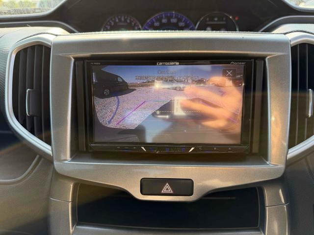 ソリオ ハイブリッドＭＺ　ＥＴＣ　バックカメラ　オートクルーズコントロール　レーンアシスト　衝突被害軽減システム　両側電動スライドドア　オートライト　ＨＩＤ　スマートキー　アイドリングストップ　シートヒーター　ウォークスルー（4枚目）